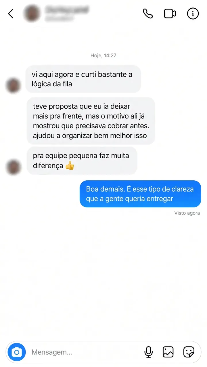 Conversa com depoimento sobre entender o motivo da prioridade na Fila.